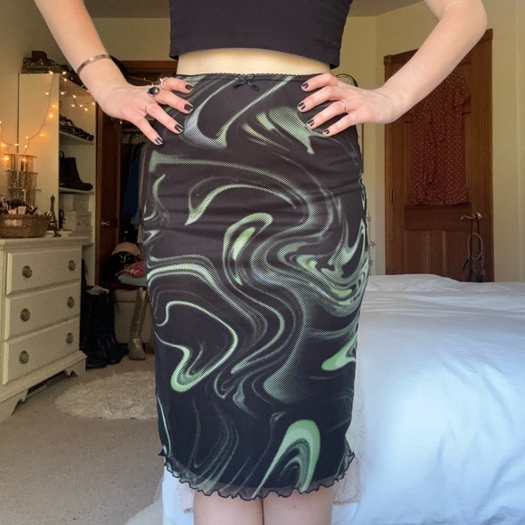 h&m black and green mesh abstract print slip midi skirt - Picture 2 of 11